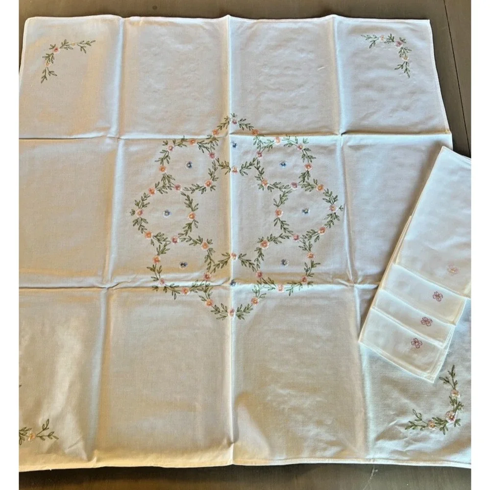 Vintage Embroidered Small‎ Tablecloth & 4 Napkins Set Floral Crisp White Cottage